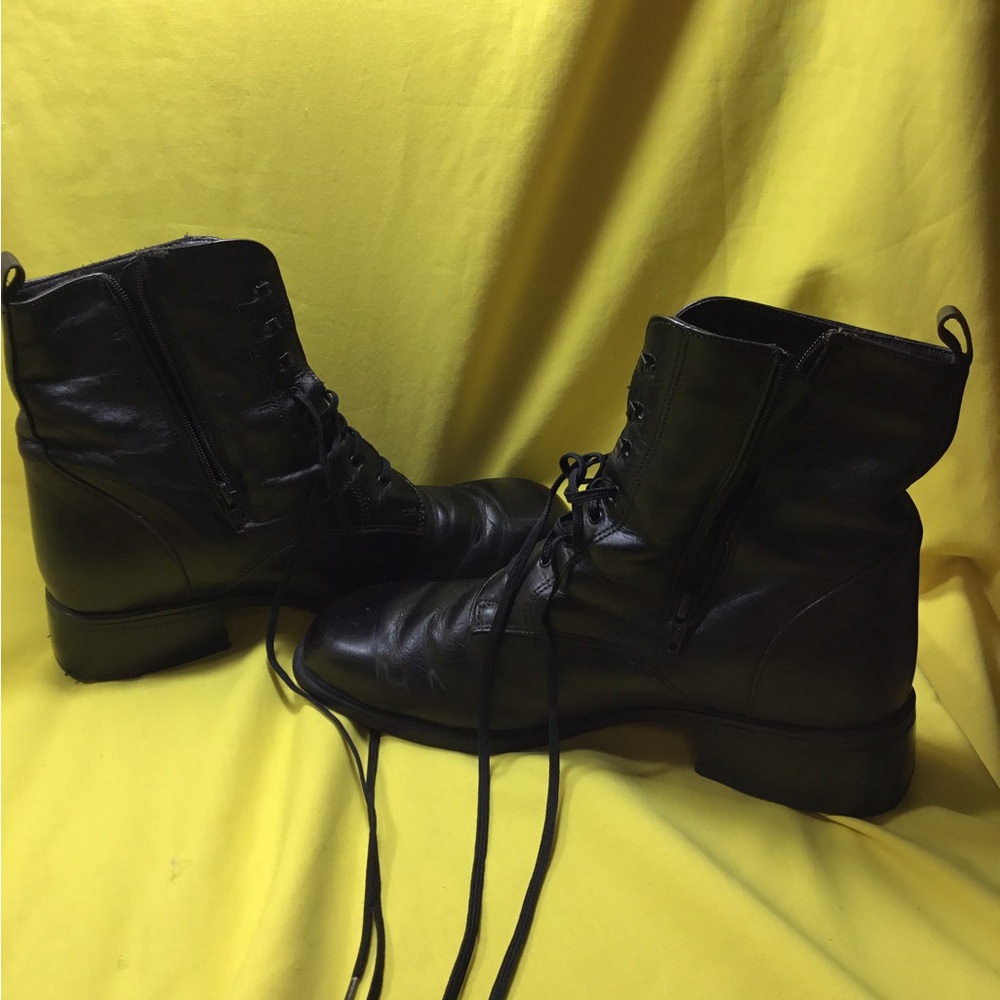 Santana Canada Black Lace-Up Combat Boots